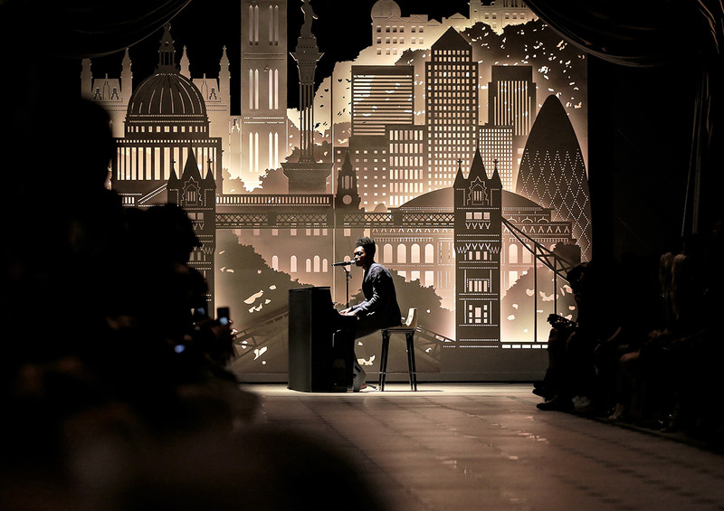 BURBERRY伸展台Live Band演出。
